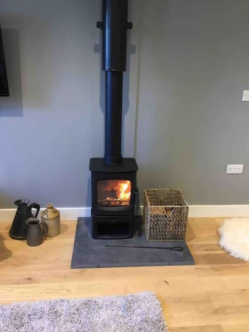 Cute Cottage. Wood Burner. Amazing Views Holiday home *