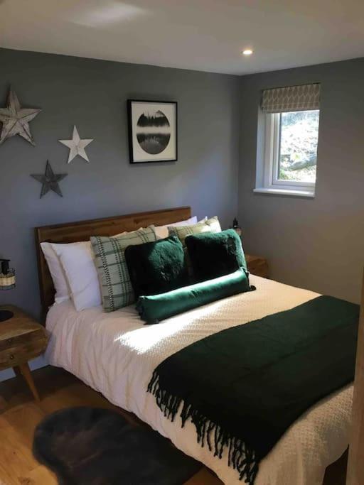 Cute Cottage. Wood Burner. Amazing Views Holiday home